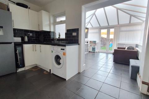 2 bedroom end of terrace house for sale - Meadowbank Road, Hull