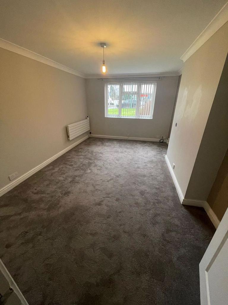 Chester Road, Sutton Coldfield 2 bed apartment £875 pcm (£202 pw)