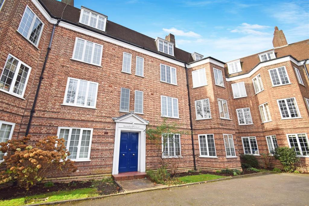 Park Road, East Twickenham 2 bed flat £1,850 pcm (£427 pw)