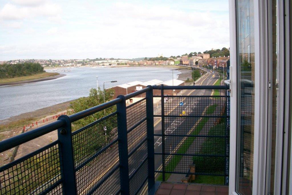 Keating Close, Rochester 2 bed flat £895 pcm (£207 pw)