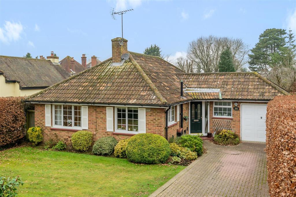 East Lane, West Horsley 3 bed bungalow £825,000