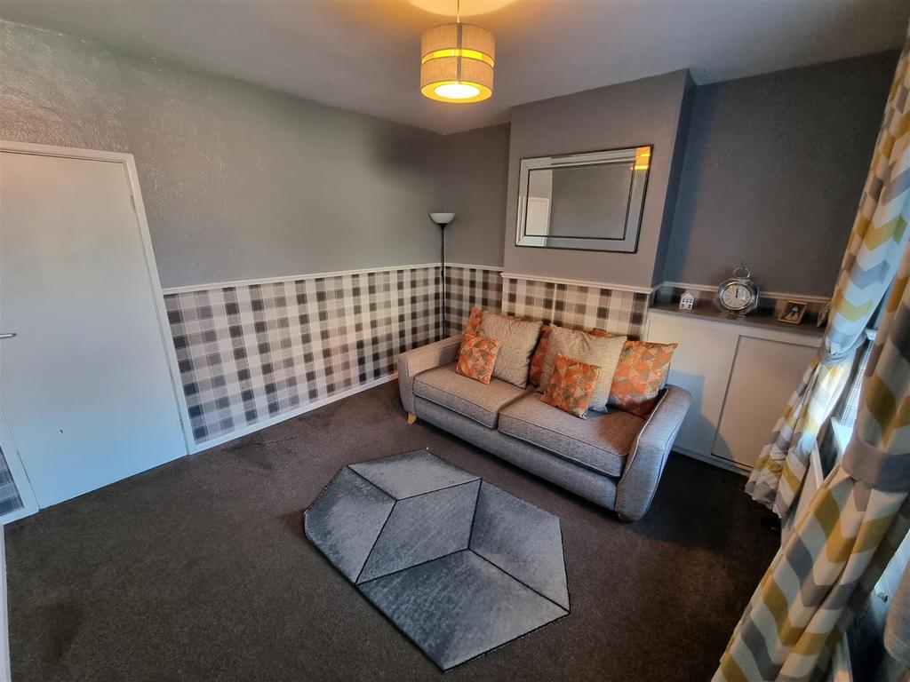 Fairholme Drive, Mansfield 2 bed terraced house £575 pcm (£133 pw)