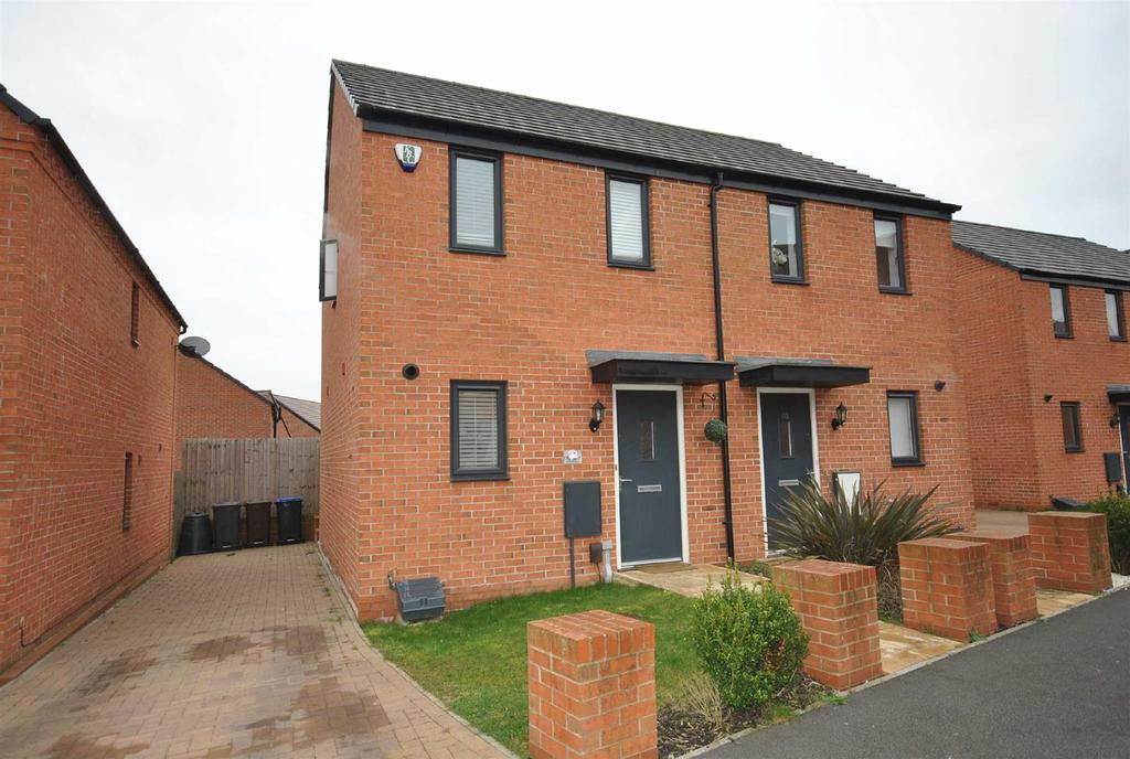 Balmoral Close, Duston, Northampton 2 bed semidetached house for sale