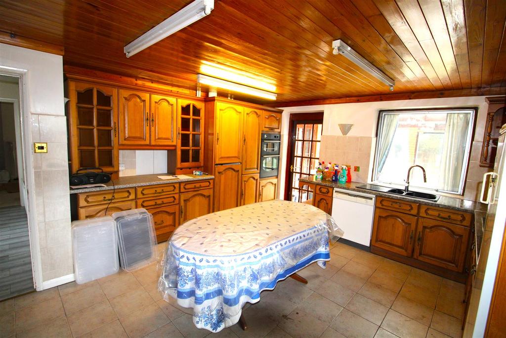 Thorburn Road, Northampton 7 bed detached house £1,050,000