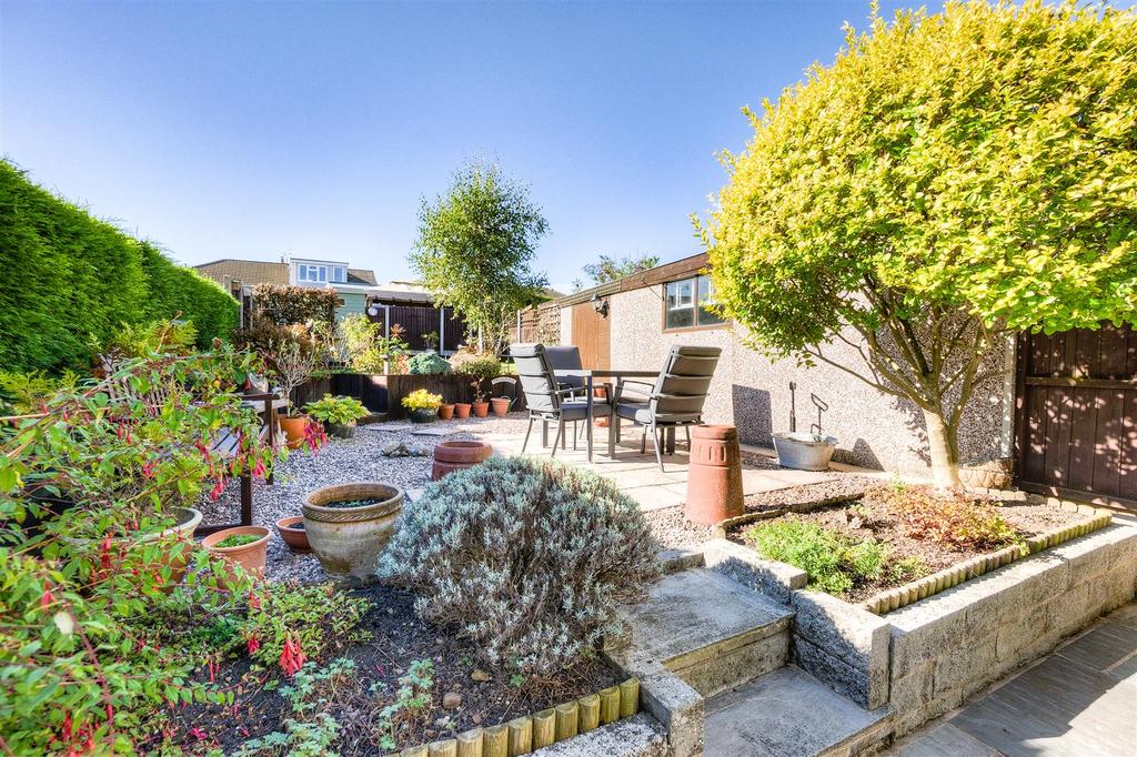 Fairway, Keyworth, Nottingham 3 bed semidetached house £285,000