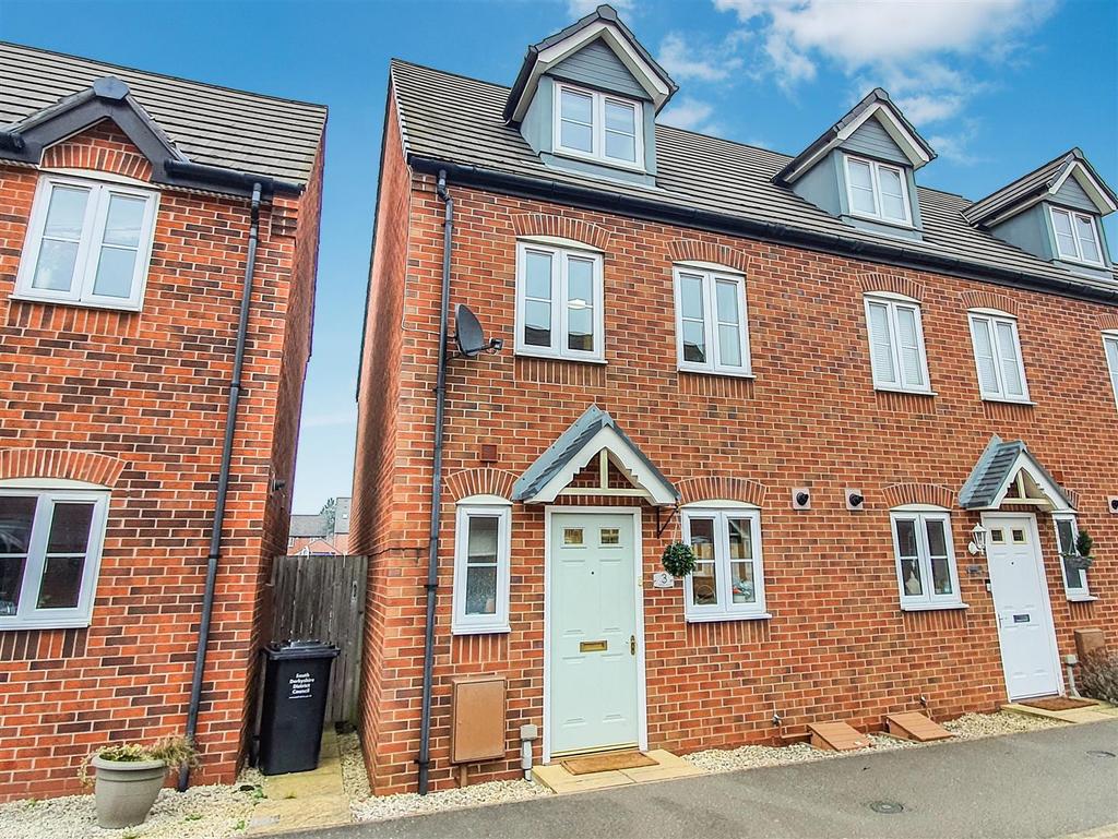 Mersey Way, Hilton, Derby 3 bed semidetached house £220,000