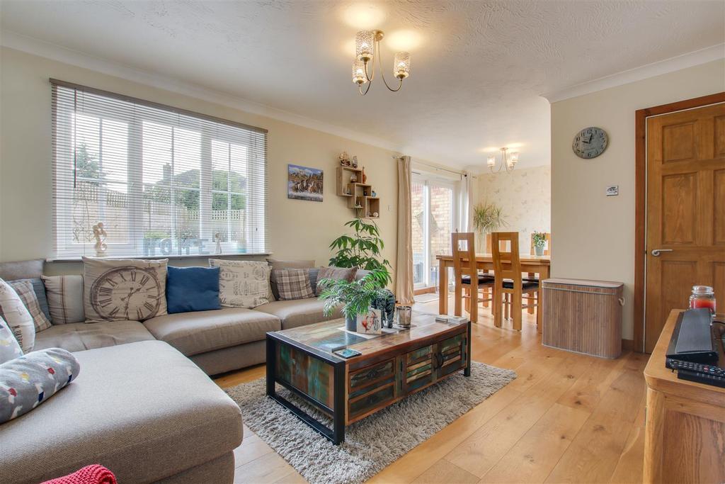 Hayfield, Stevenage 3 bed end of terrace house £380,000