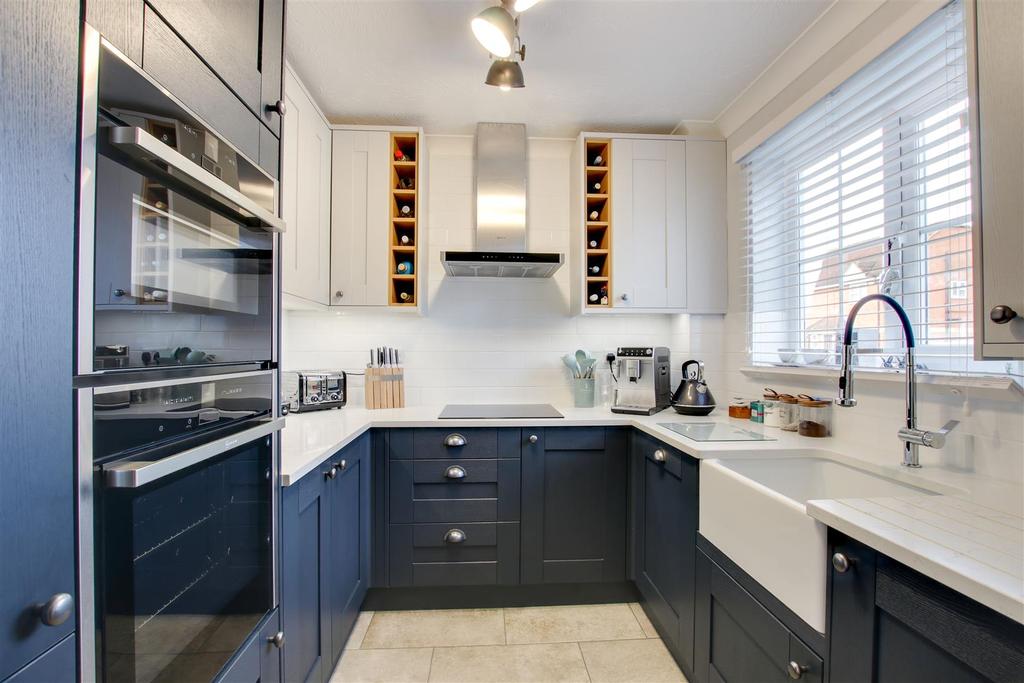 Hayfield, Stevenage 3 bed end of terrace house £380,000