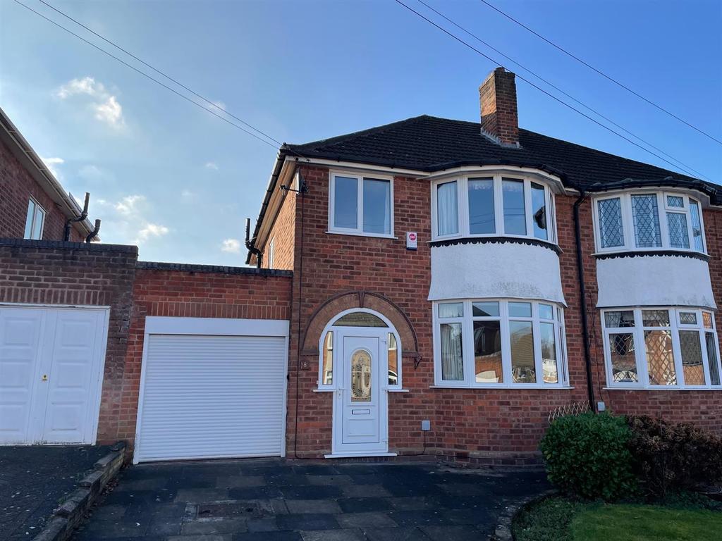 Barnmoor Rise, Solihull 3 bed semidetached house £330,000