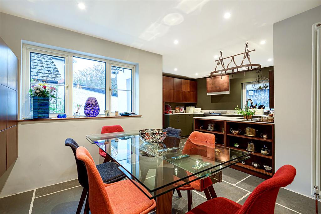 Dining table.jpg