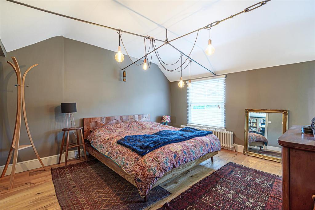 Main Bed.jpg