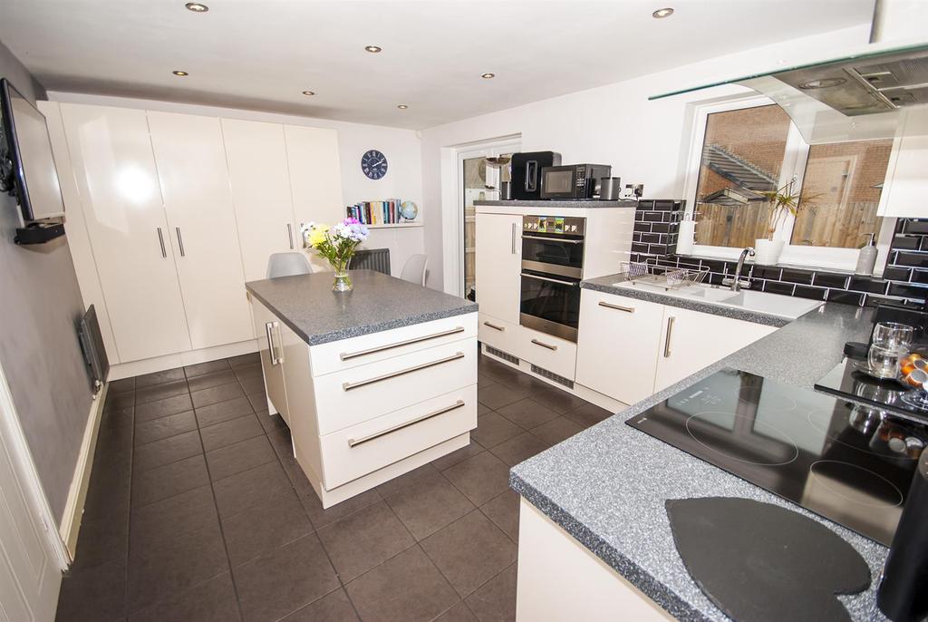 Loxley Gardens, Burnley 3 bed detached house £240,000