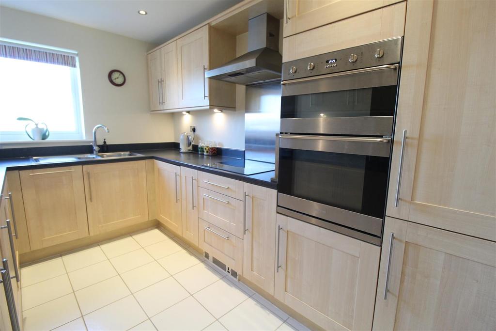 Kitchen 2.jpg