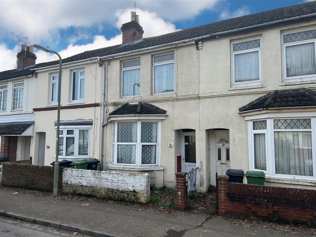 Portal Road, Bishopstoke, Eastleigh 3 bed terraced house - £265,000