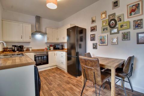 107 Broadway, Horsforth, Leeds, LS18 4HL