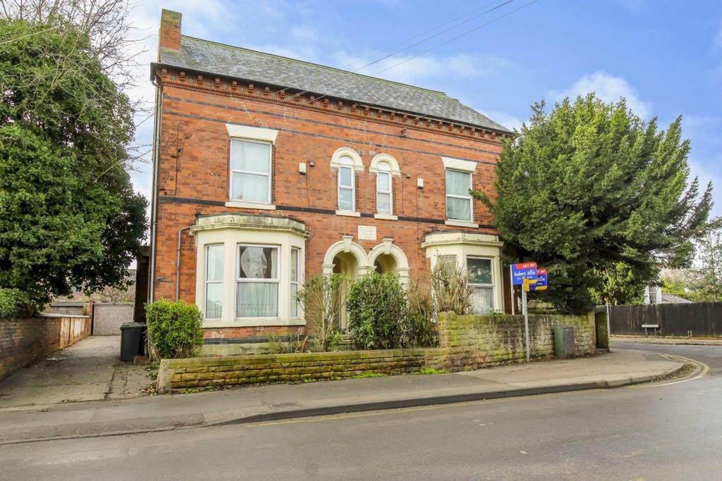 Station Road, Beeston, Nottingham, NG9 2AA Studio £425 pcm (£98 pw)