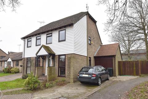 3 Sumner Close, Rolvenden, Cranbrook, TN17 4NW