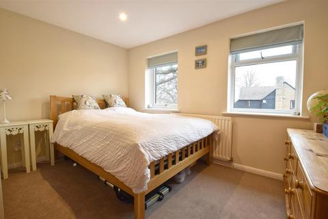 3 Sumner Close, Rolvenden, Cranbrook, TN17 4NW