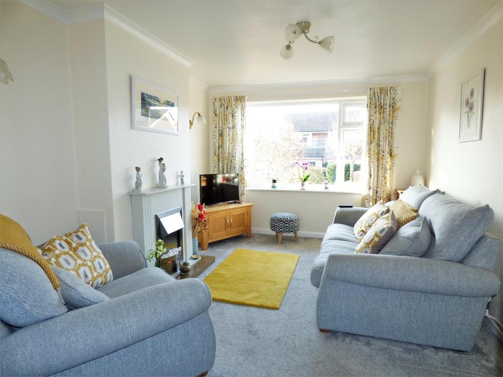 Willow Drive, Wellesbourne 3 bed house £275,000