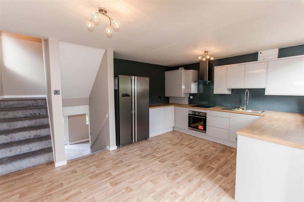 Cromwell Road, Bolsover, Chesterfield 3 bed detached house £239,950