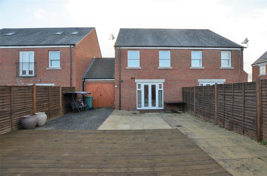 Kempton Close, Bicester 3 bed semidetached house £385,000