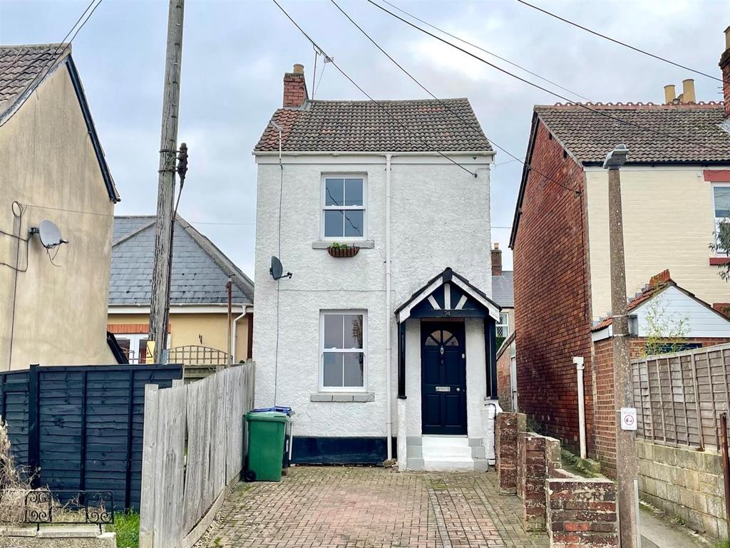 Wood Lane, Chippenham 2 bed detached house £220,000