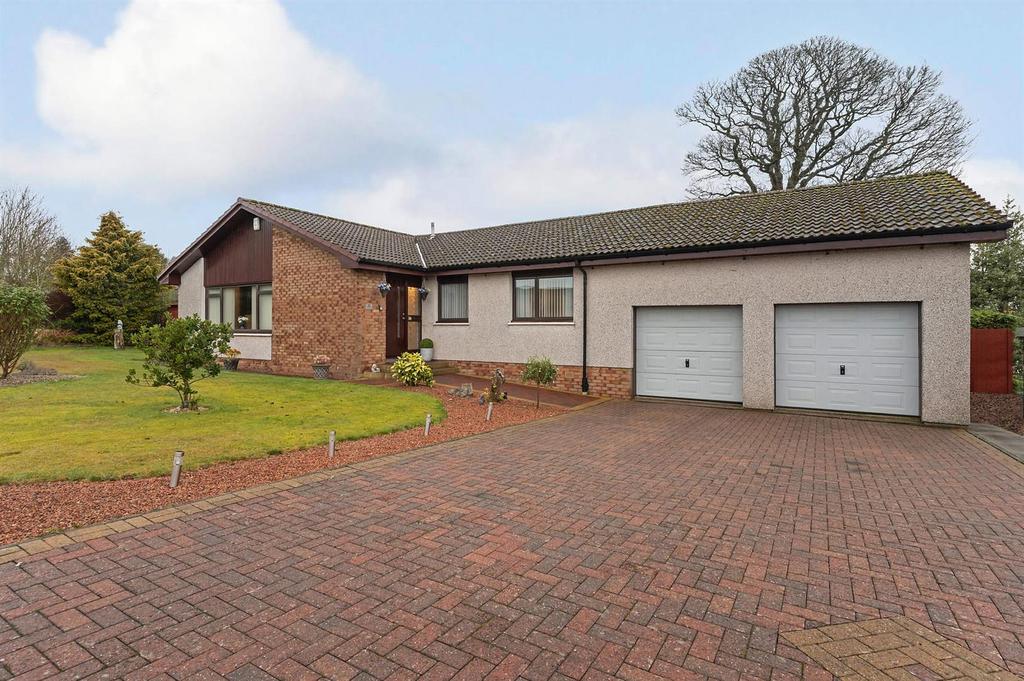 20 Balfour Crescent, Milnathort, Kinross 3 bed detached bungalow £360,000