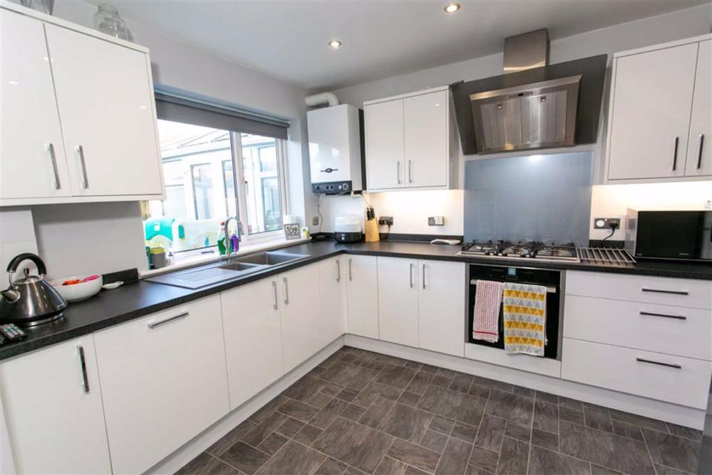 Moffat Close, North Shields 4 bed semidetached house £270,000