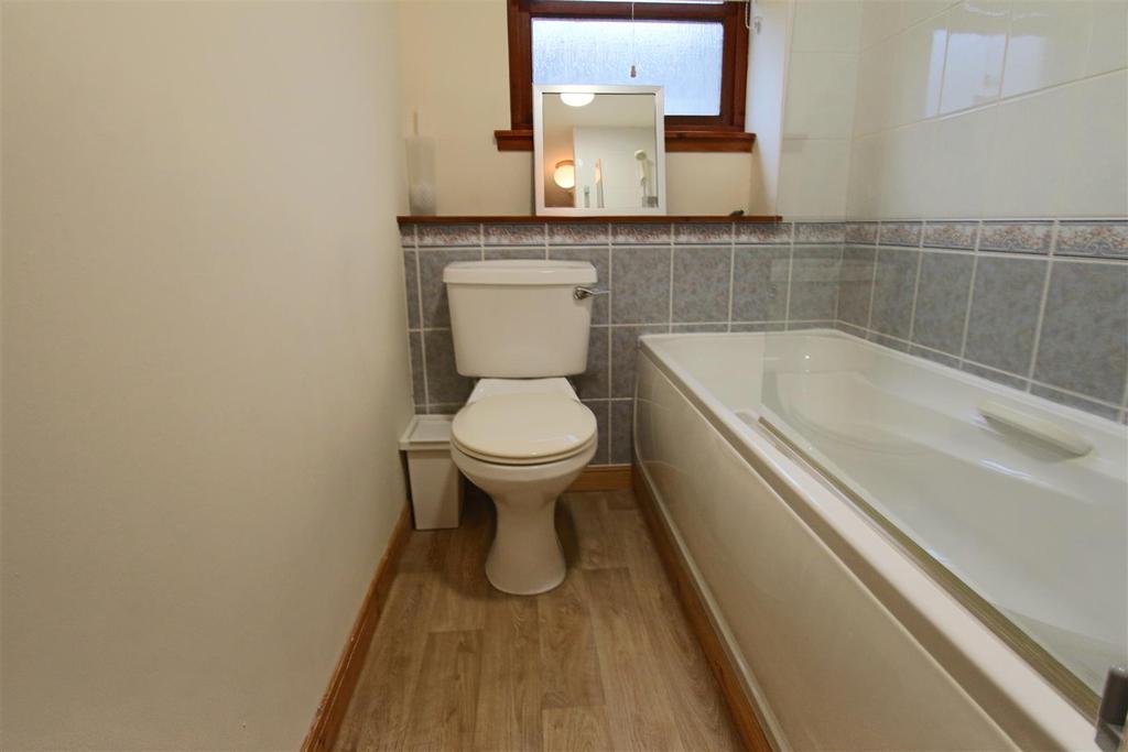 5. Bathroom.JPG