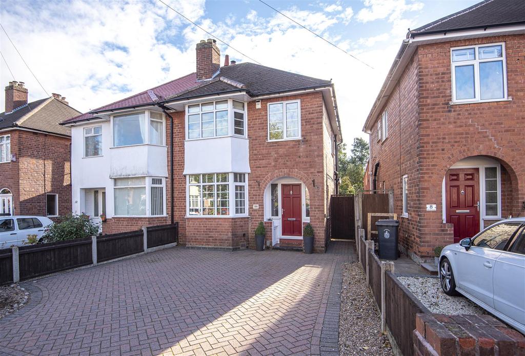 Lyn Avenue, Lichfield 3 bed semidetached house £350,000