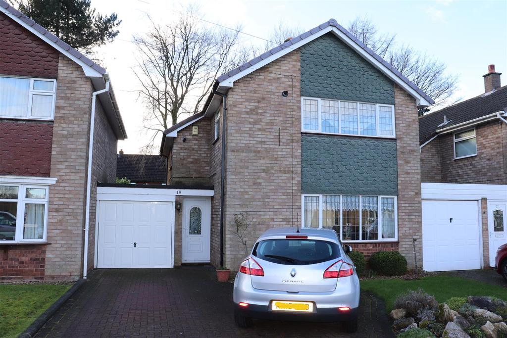 Woodside Way, Aldridge 3 bed link detached house £340,000