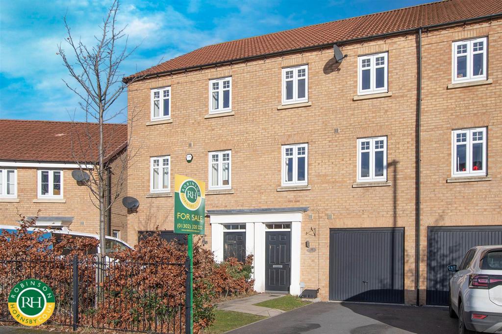 Elter Drive, Lakeside, Doncaster 3 bed townhouse £250,000