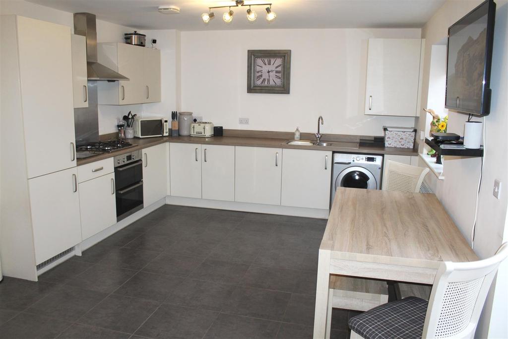 Oak Road, Market Weighton, York 4 bed detached house £295,000