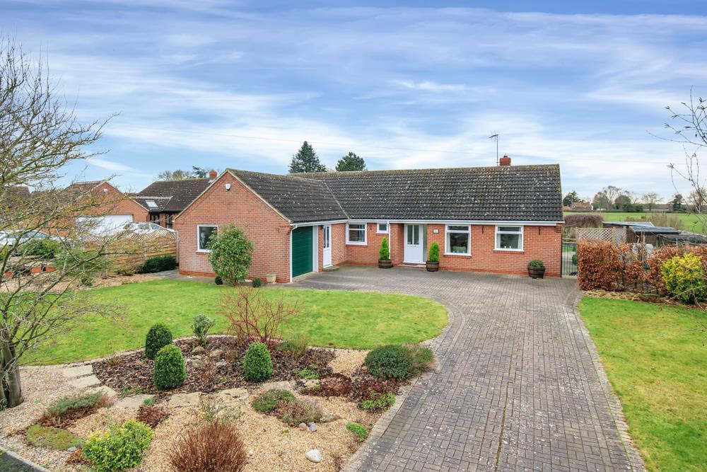 Easthorpe View, Bottesford, Nottingham 3 bed detached bungalow £495,000