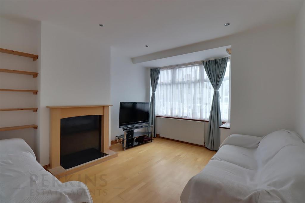 Avon Road, Greenford 3 bed house £1,850 pcm (£427 pw)