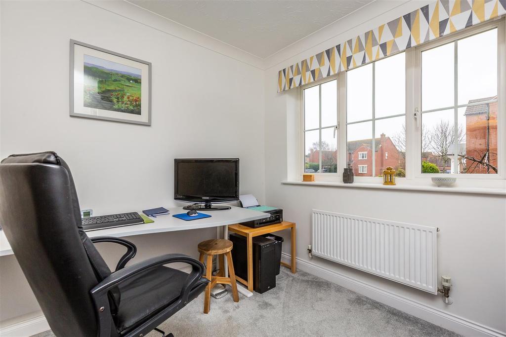18 Manor Rise, Reepham, LN3 4 GA-13.jpg
