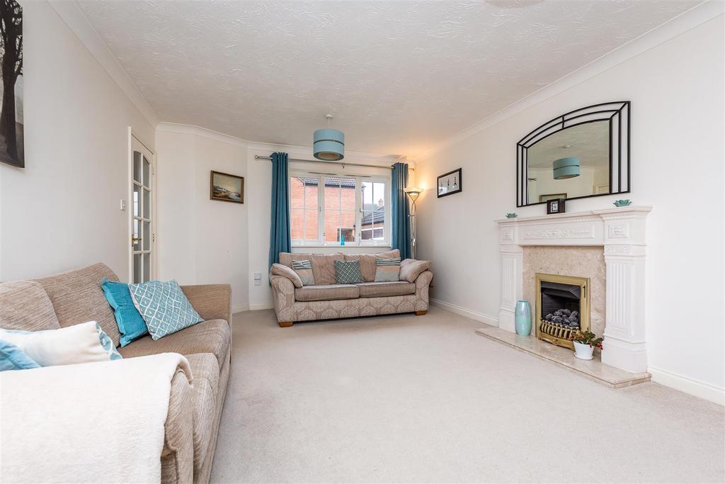 18 Manor Rise, Reepham, LN3 4 GA-14.jpg