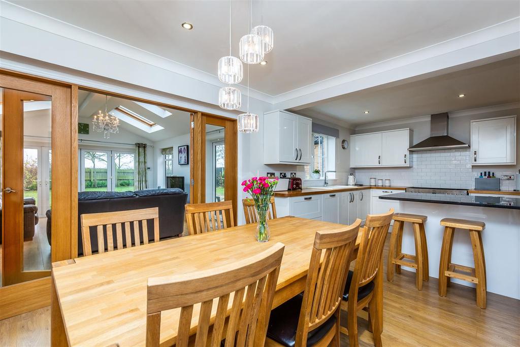 18 Manor Rise, Reepham, LN3 4 GA-18.jpg