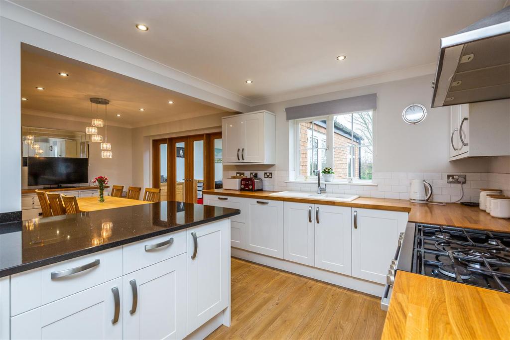 18 Manor Rise, Reepham, LN3 4 GA-21.jpg