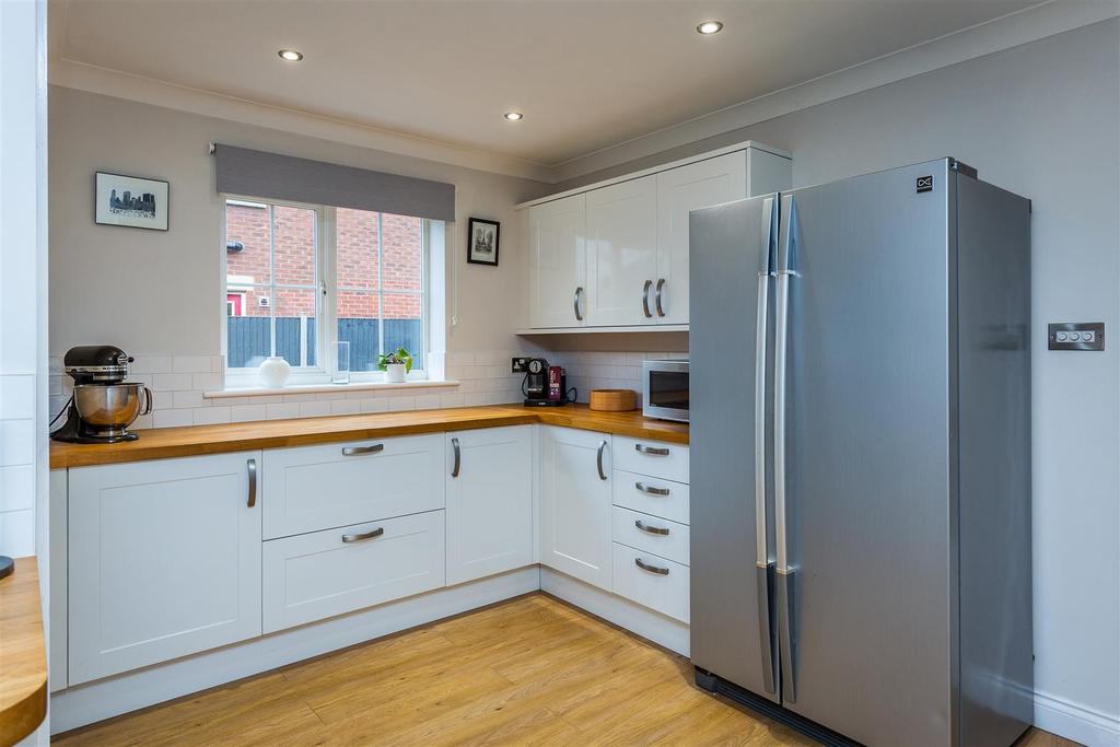 18 Manor Rise, Reepham, LN3 4 GA-22.jpg