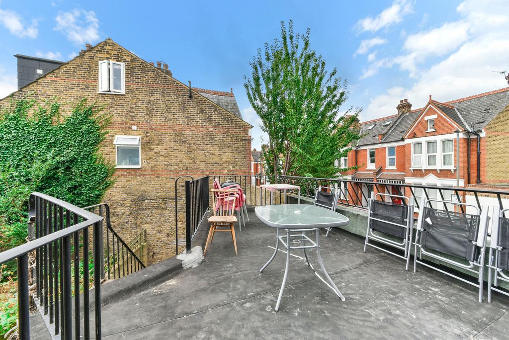 Dagnan Road, SW12 5 bed house £4,300 pcm (£992 pw)