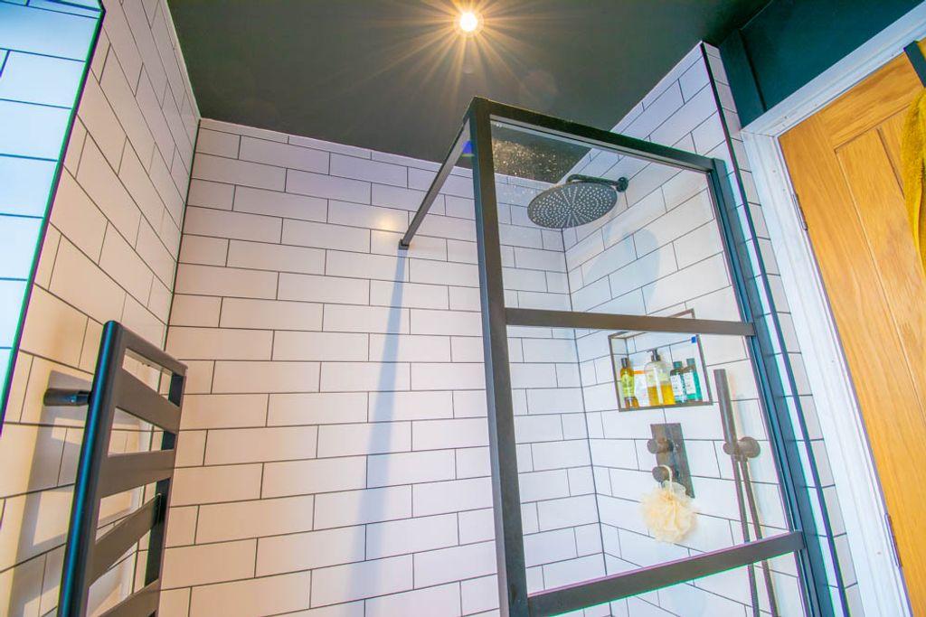 Ensuite to Bed 1
