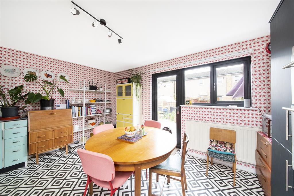 Weston Park View, Otley, LS21 3 bed terraced house £185,000