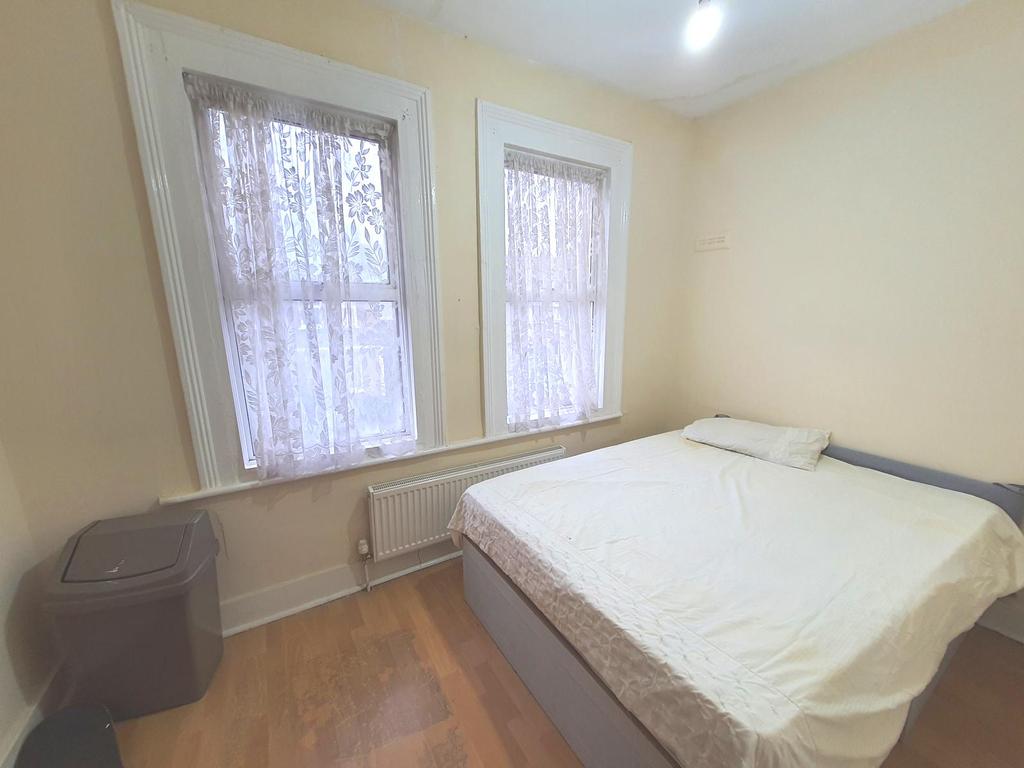 Kettlebaston Road, Leyton, E10 7PF 2 bed £375,000