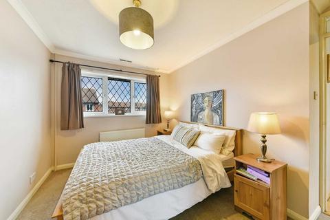 13 Bracken End, Isleworth, TW7 7PW