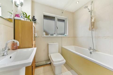 13 Bracken End, Isleworth, TW7 7PW