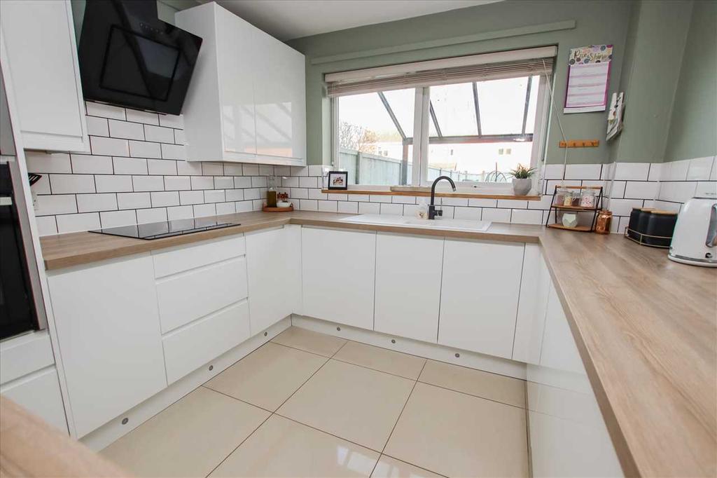 Elizabeth Avenue, North Hykeham... 3 bed end of terrace house £190,000