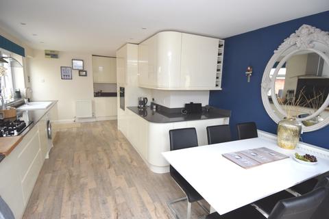 24 Westfield Close, Durrington, Salisbury, SP4 8BY