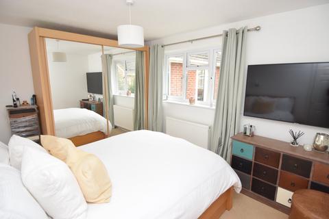 24 Westfield Close, Durrington, Salisbury, SP4 8BY
