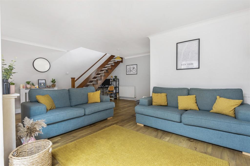 Maisemore Gardens, Emsworth, PO10 3 bed terraced house £400,000